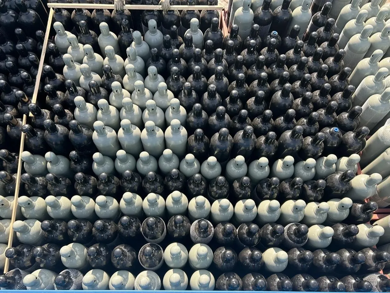 Полный контейнер газовых стальных новых баллонов 350 шт. под сжатые газы (O2, N2, Ar, He, CH4, Mix) 50 л 300 бар без вентиля ТР ТС 032 горловина E25